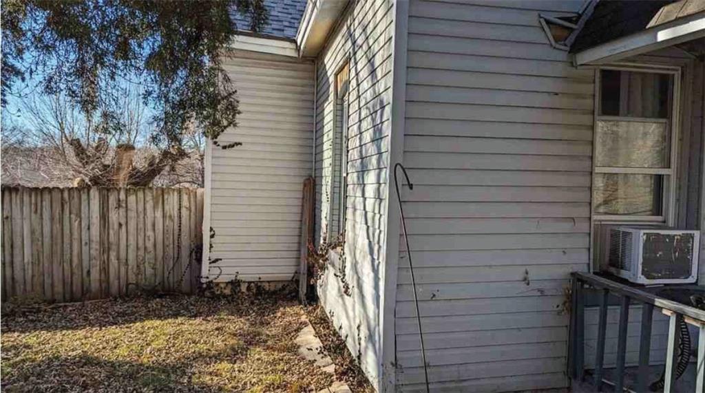 Photo 3 of 224 S Missouri Street