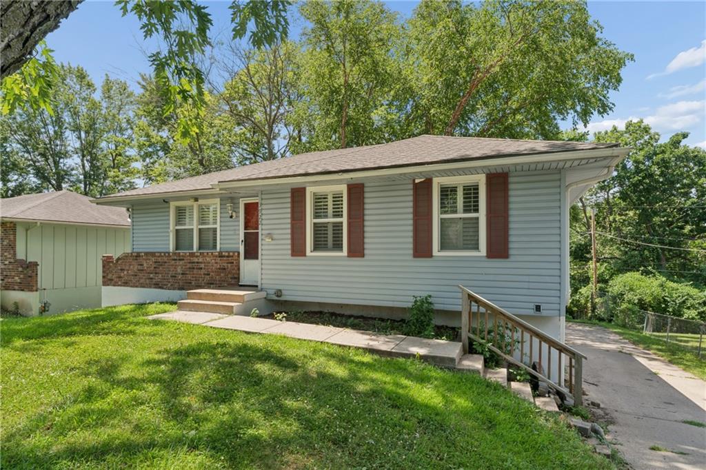 Photo 3 of 3922 S Harbaugh Drive