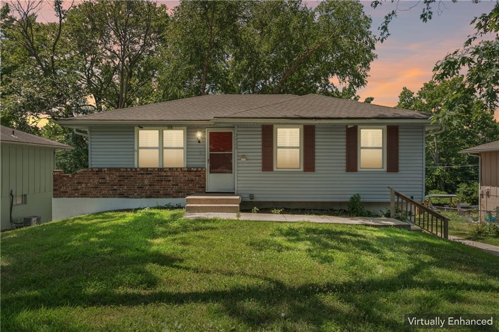 Photo 5 of 3922 S Harbaugh Drive