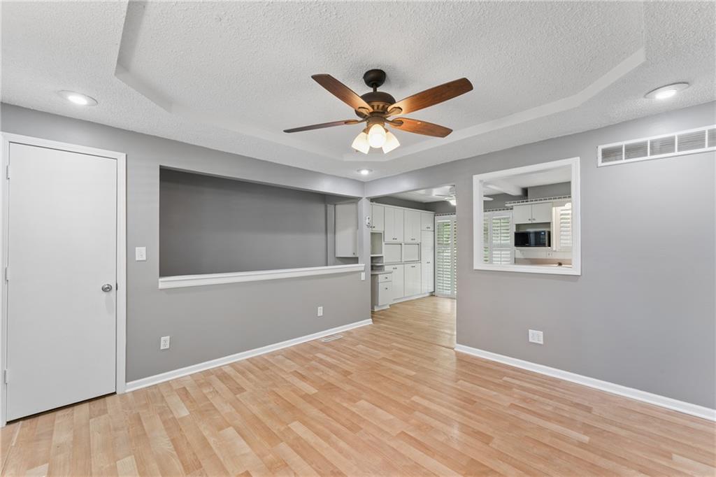 Photo 6 of 3922 S Harbaugh Drive