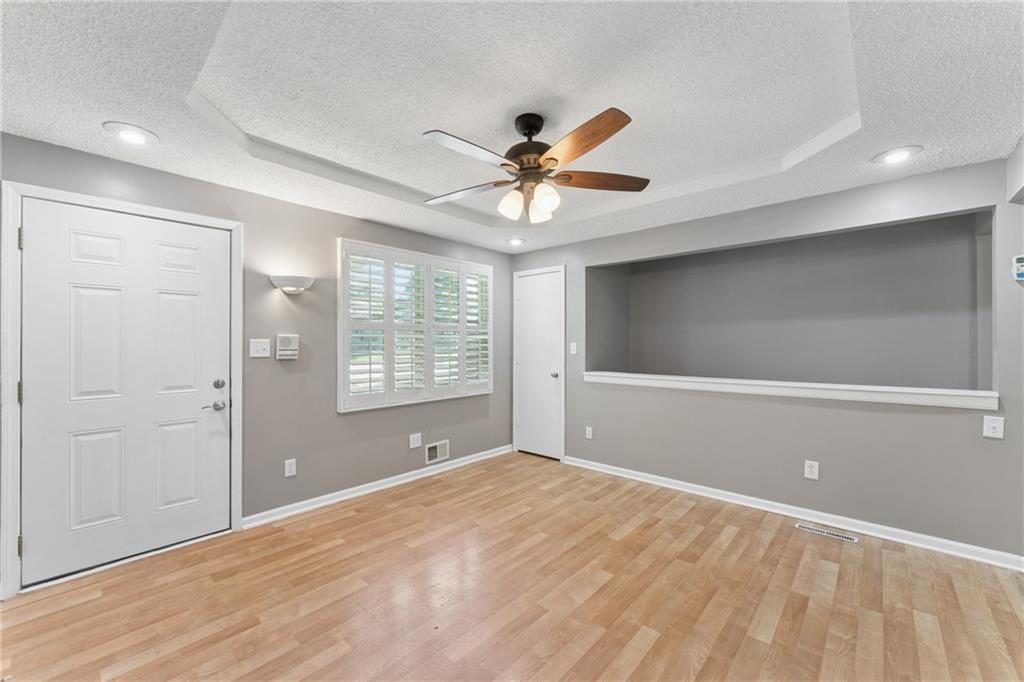 Photo 7 of 3922 S Harbaugh Drive