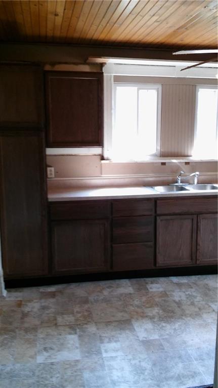 Photo 3 of 203 E Pine Street