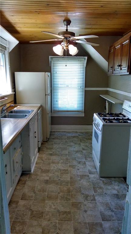 Photo 5 of 203 E Pine Street