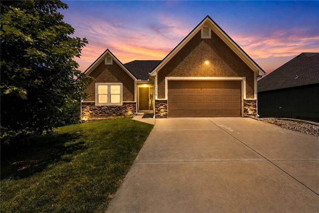 Photo 2 of 13770 Valleyview Way