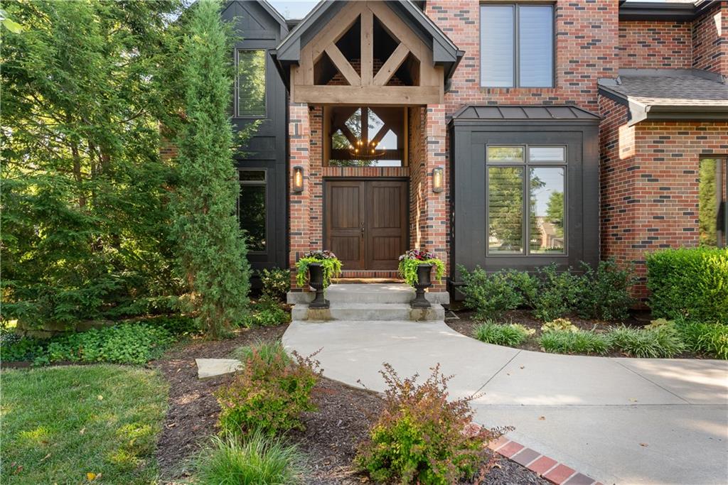 Photo 3 of 301 NW Rockhill Circle