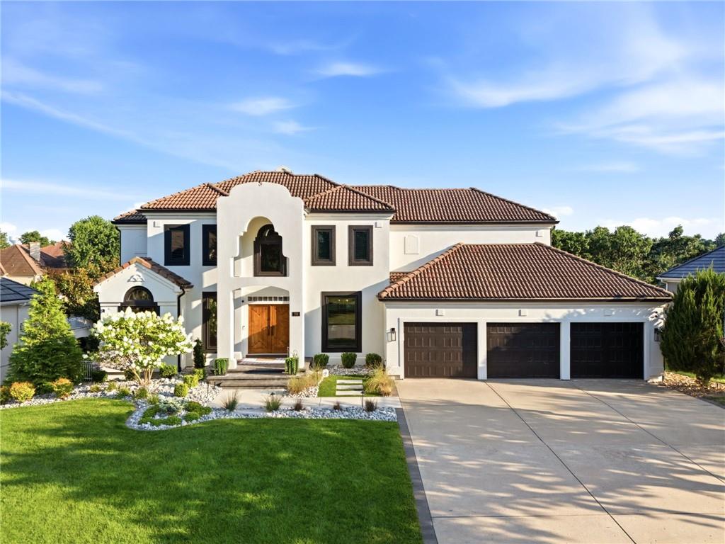 Photo of 701 NE Shoreline Drive