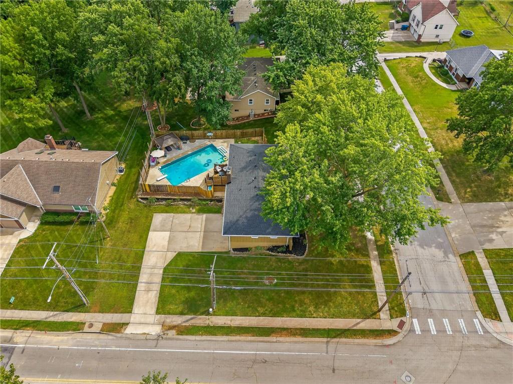 Photo 3 of 7511 N BROOKLYN Avenue
