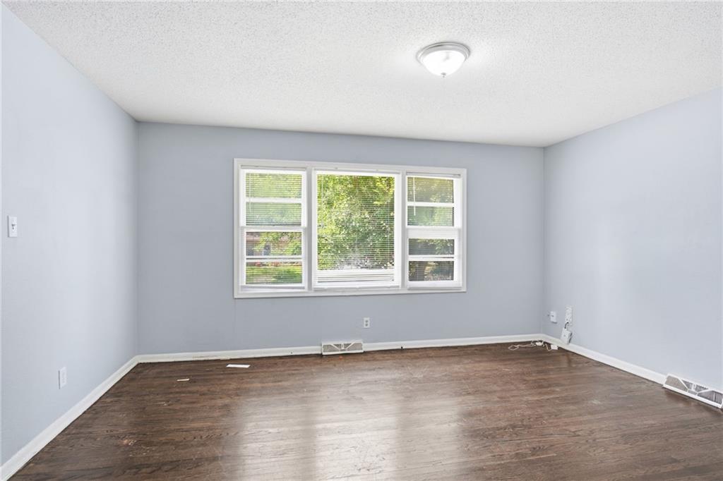 Photo 3 of 8602 E 110th Street