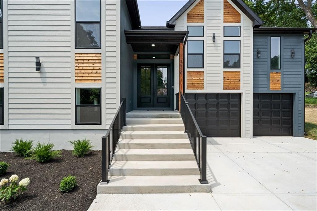 Photo 4 of 2930 N 59th Street