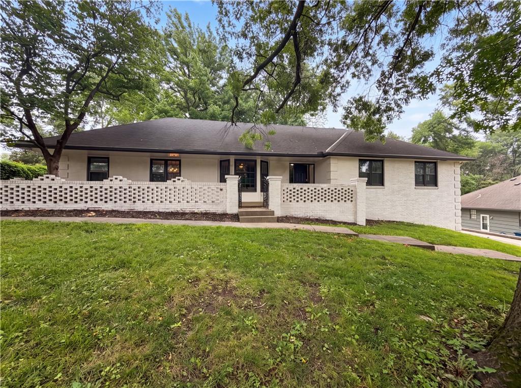 Photo of 4321 NW Briarcliff Lane