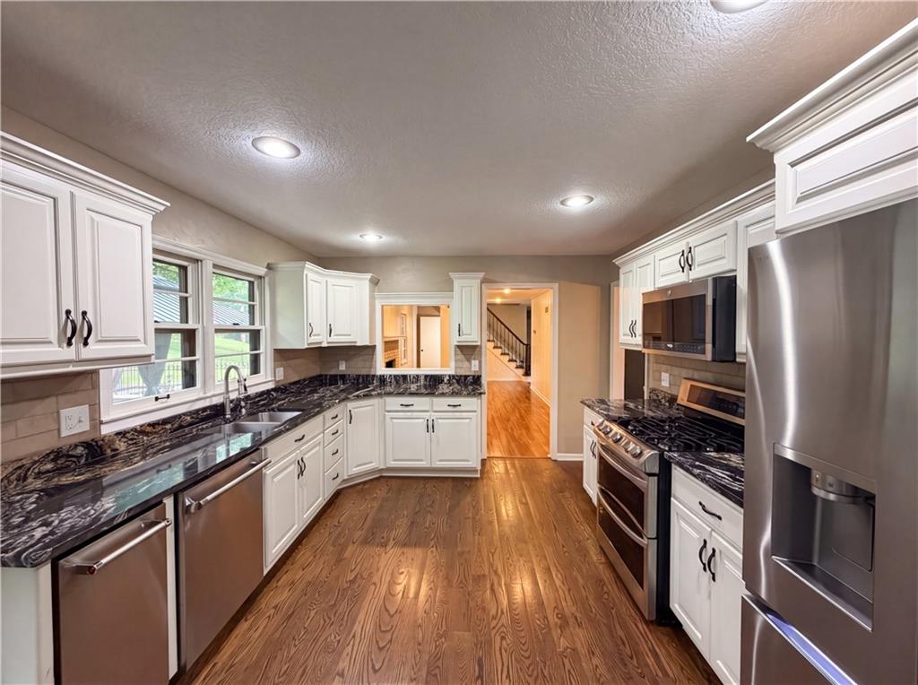 Photo 2 of 4321 NW Briarcliff Lane