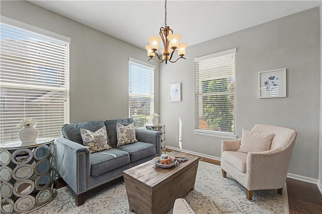 Photo 5 of 1000 BELLFLOWER Lane