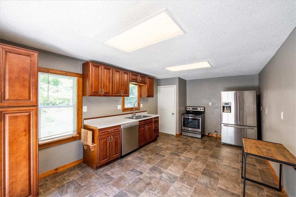Photo 7 of 2918 S 9th Place