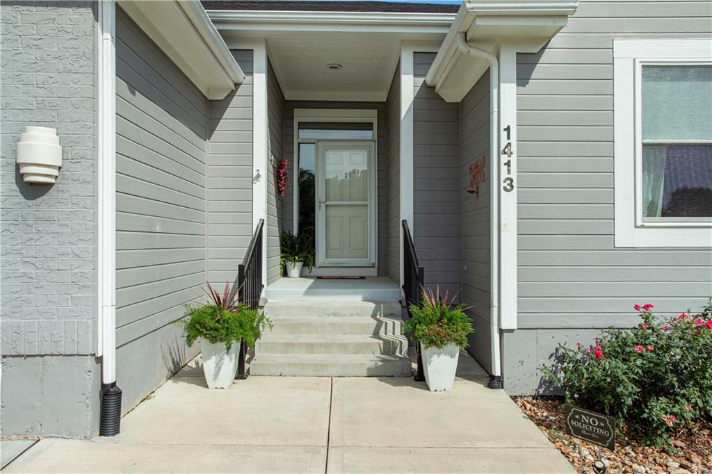 Photo 4 of 1413 Sloan Avenue