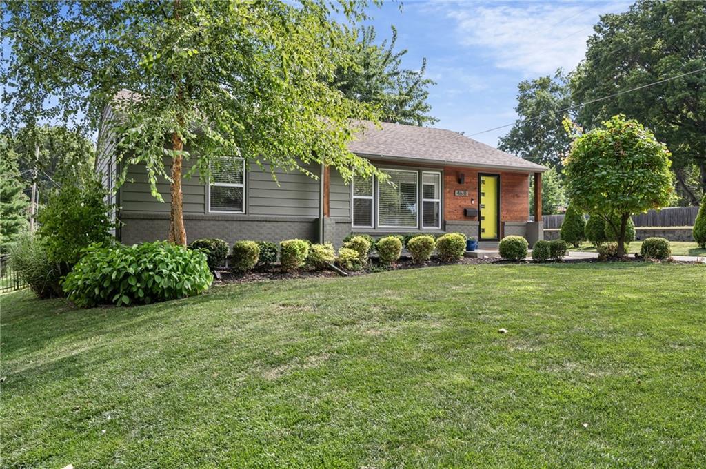 Photo 3 of 4631 W 61st Street