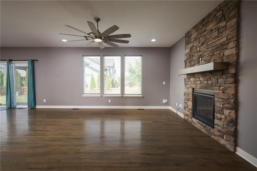 Photo 3 of 1802 VERBENA Avenue