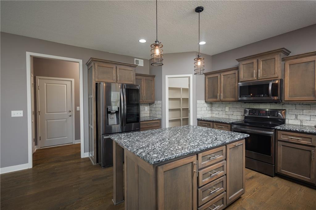 Photo 5 of 1802 VERBENA Avenue