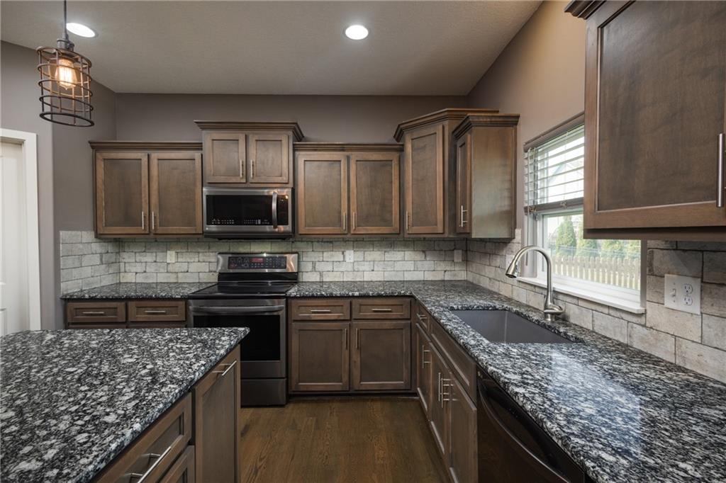 Photo 6 of 1802 VERBENA Avenue
