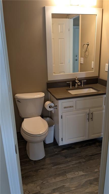 Photo 2 of 324 NE Woodbury Drive