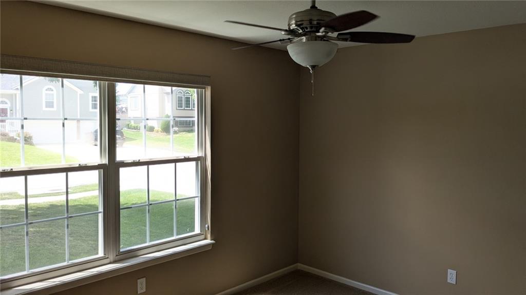 Photo 4 of 324 NE Woodbury Drive