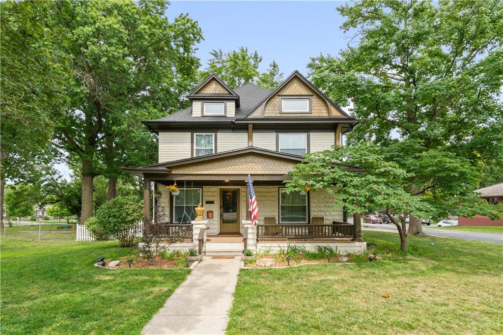 Photo of 105 NE Douglas Street