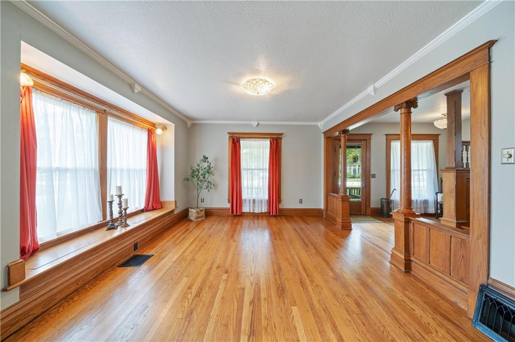 Photo 6 of 105 NE Douglas Street
