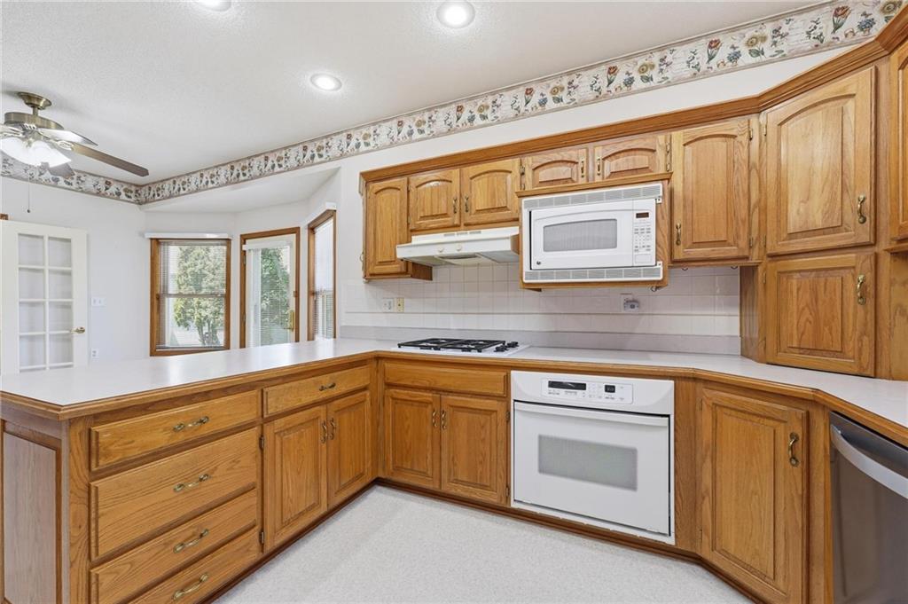 Photo 6 of 2910 S SWOPE Drive