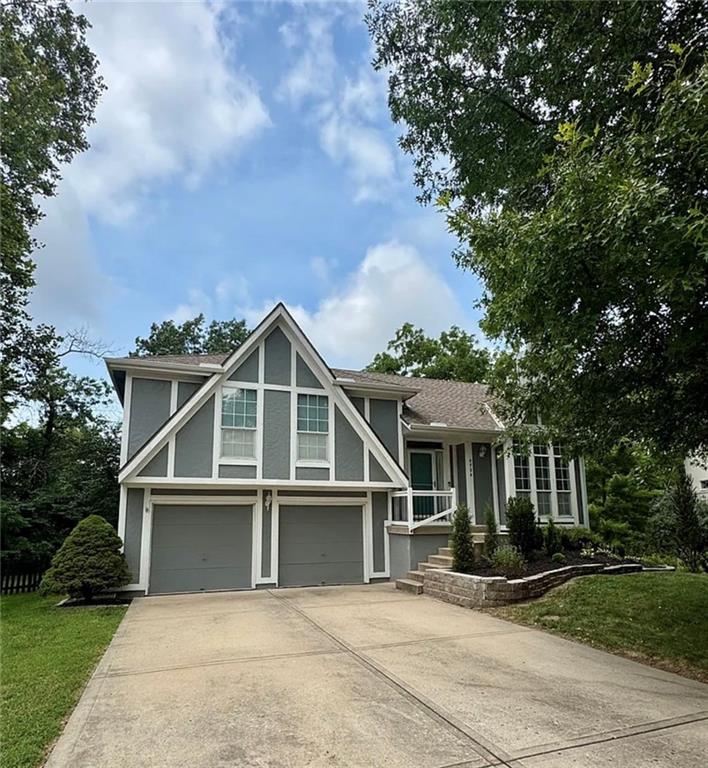 Photo of 4904 Rosehill Drive in Shawnee, KS