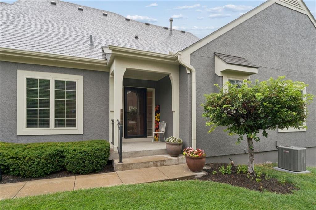 Photo 3 of 11525 S LAKECREST Drive