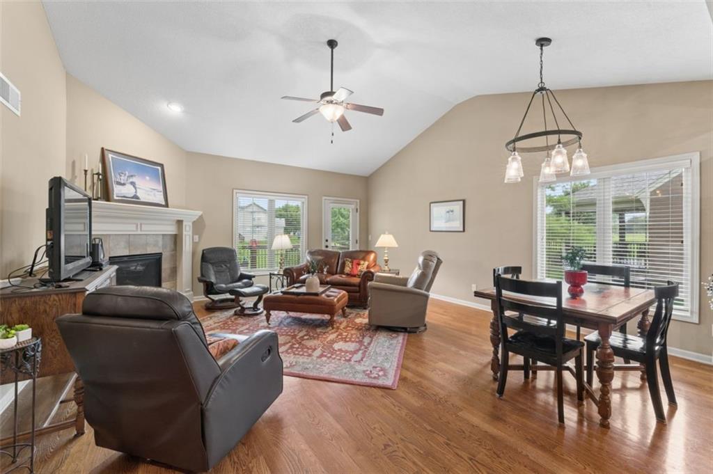 Photo 5 of 11525 S LAKECREST Drive