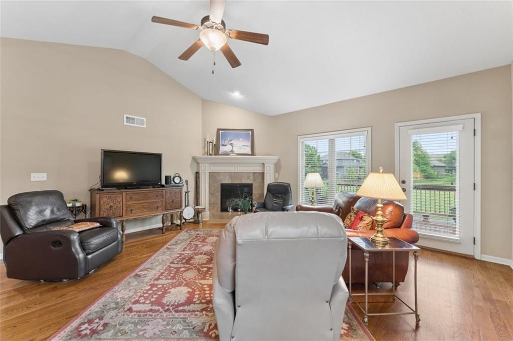 Photo 6 of 11525 S LAKECREST Drive