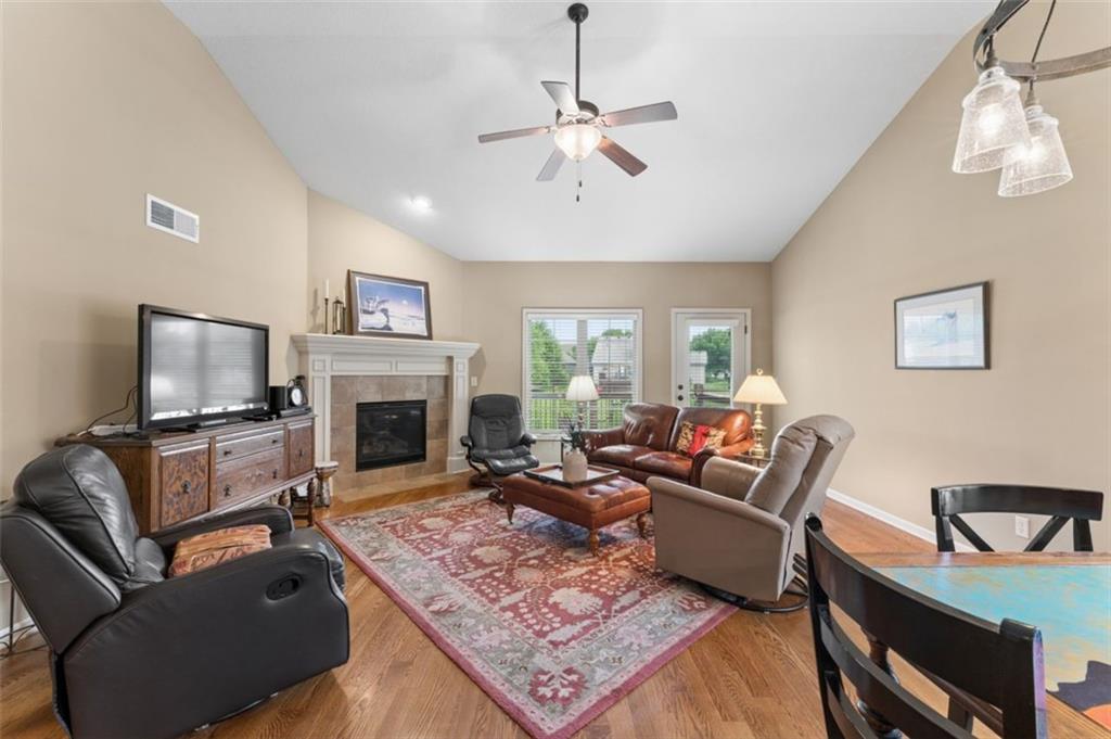Photo 7 of 11525 S LAKECREST Drive