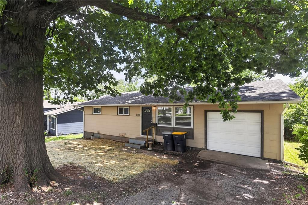 Photo 3 of 4607 MERSINGTON Avenue