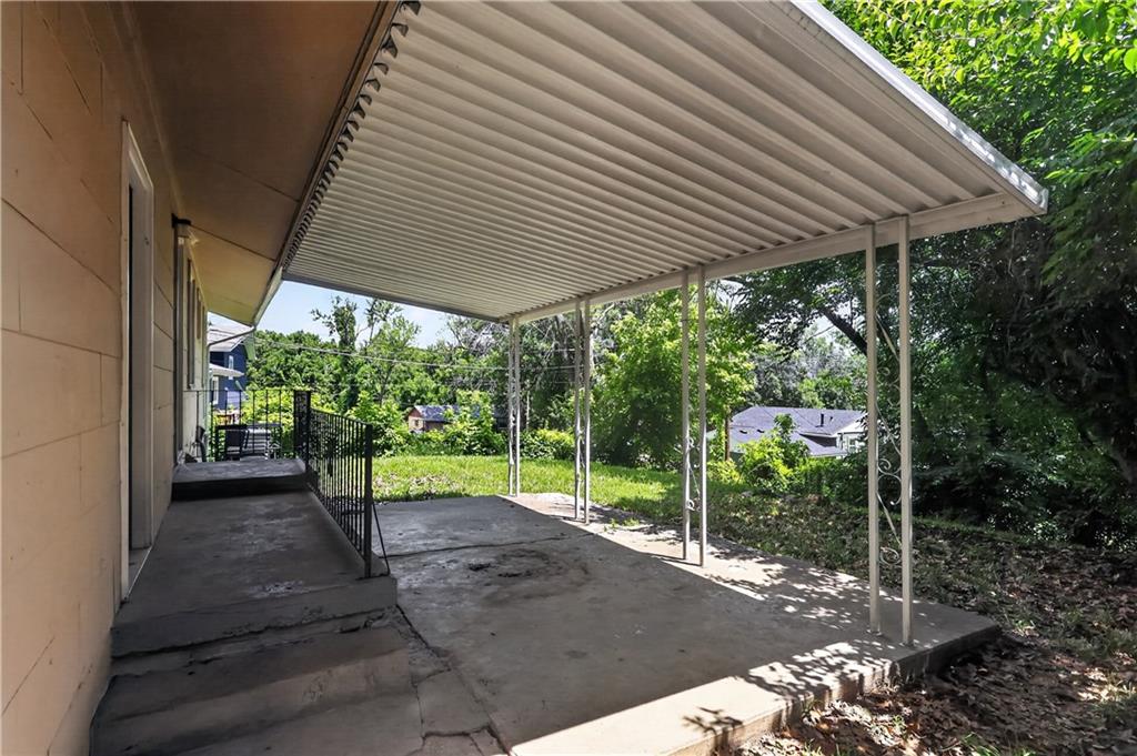 Photo 6 of 4607 MERSINGTON Avenue