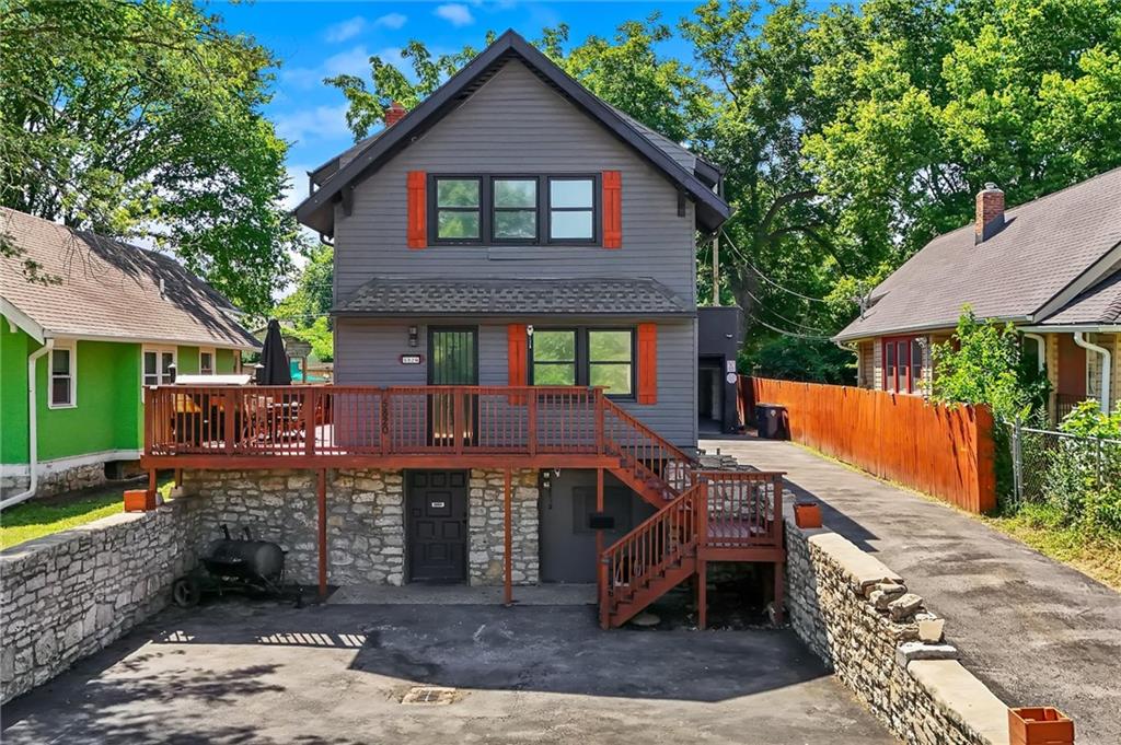 Photo 2 of 5820 Prospect Avenue