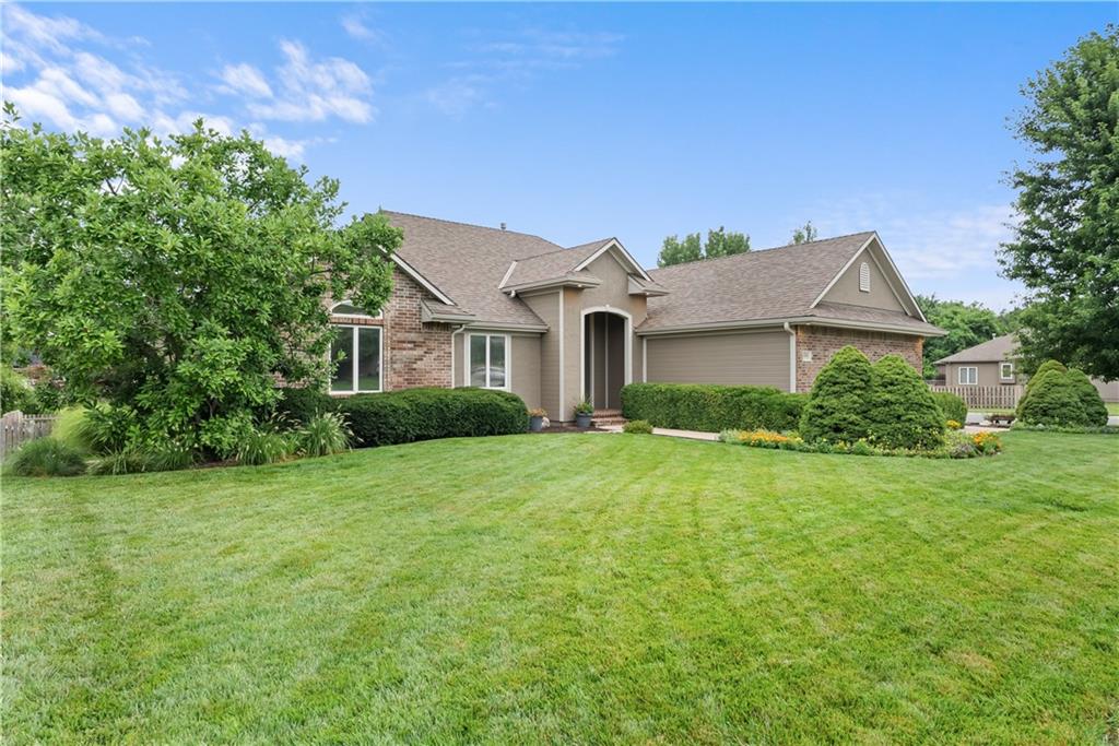 Photo of 1202 NW Burr Oak Lane