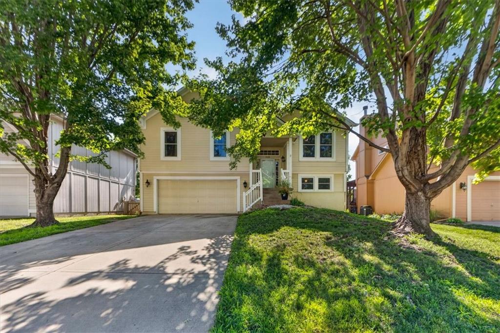 Photo 3 of 1028 N Crest Drive
