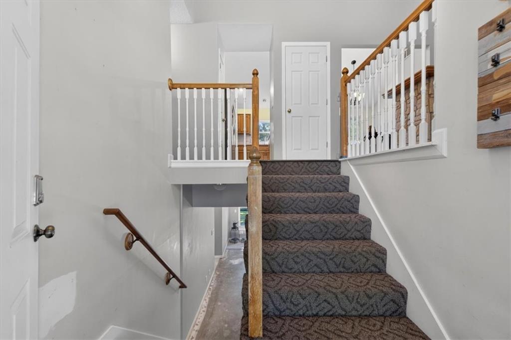 Photo 5 of 1028 N Crest Drive