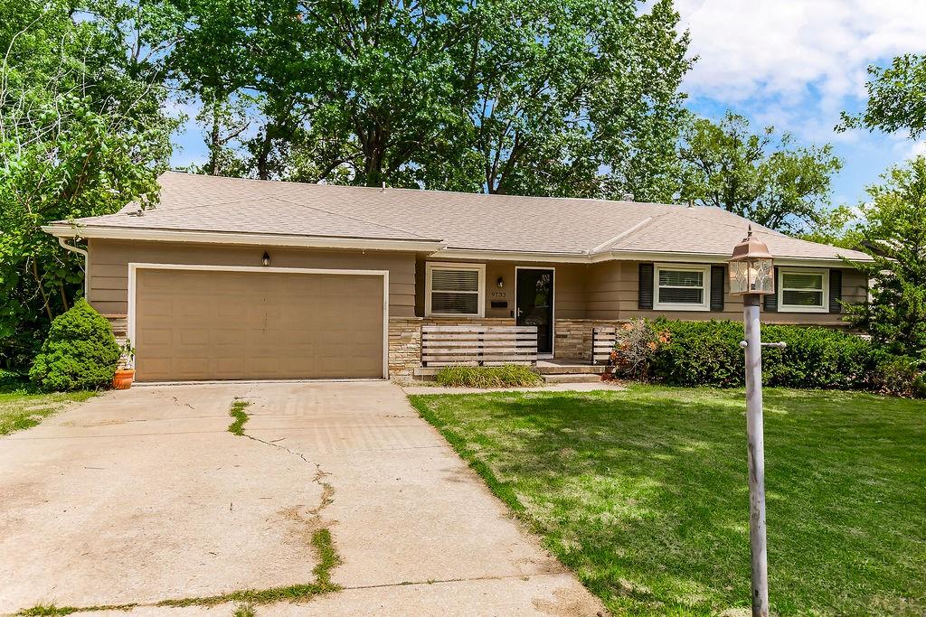 Photo of 9733 Walnut Street