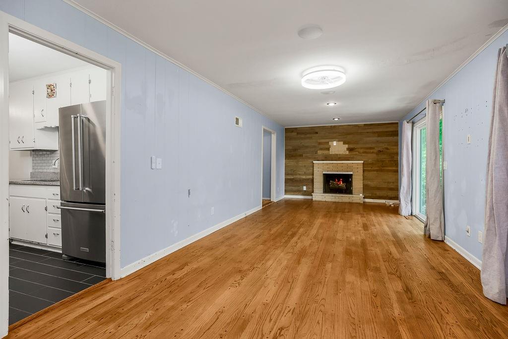 Photo 6 of 9733 Walnut Street