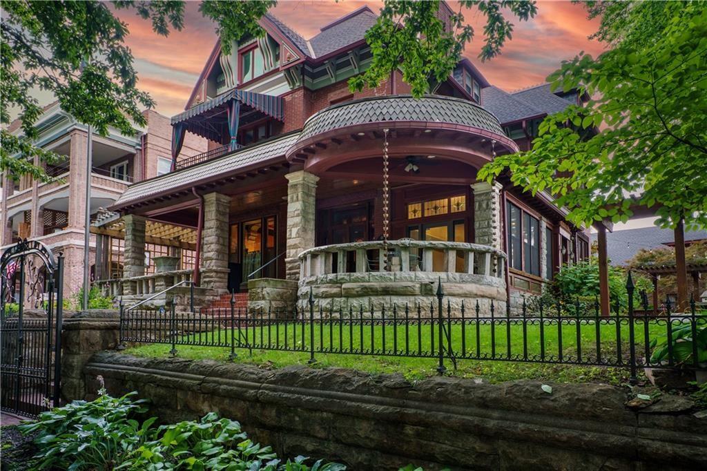 Photo of 425 Gladstone Boulevard