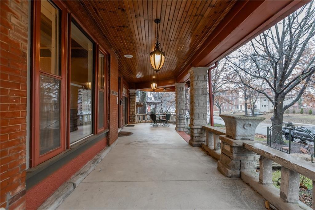 Photo 5 of 425 Gladstone Boulevard