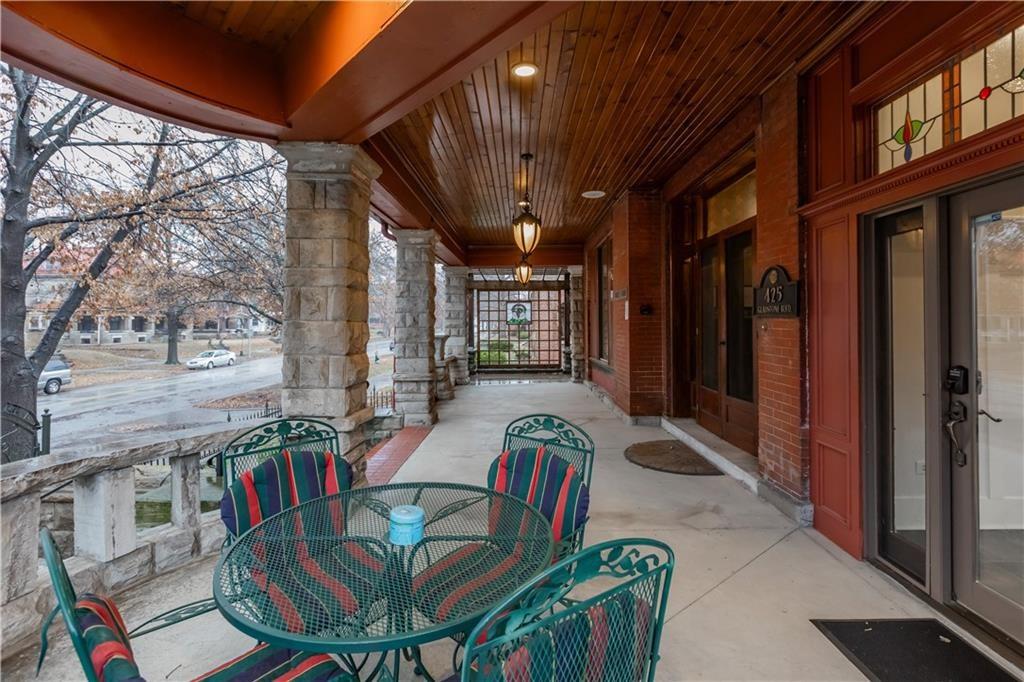 Photo 6 of 425 Gladstone Boulevard
