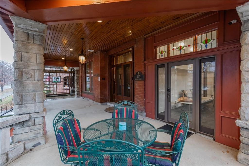 Photo 7 of 425 Gladstone Boulevard