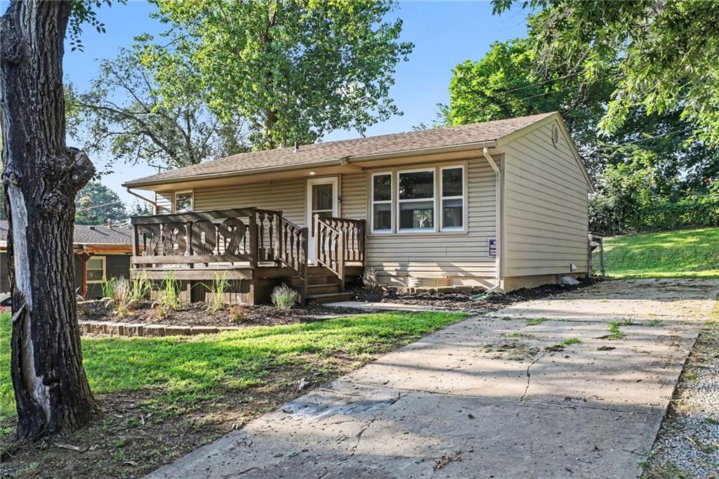 Photo 3 of 7809 E 48th Terrace