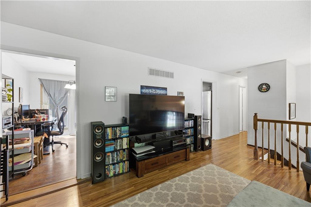 Photo 5 of 5526 STEARNS Street