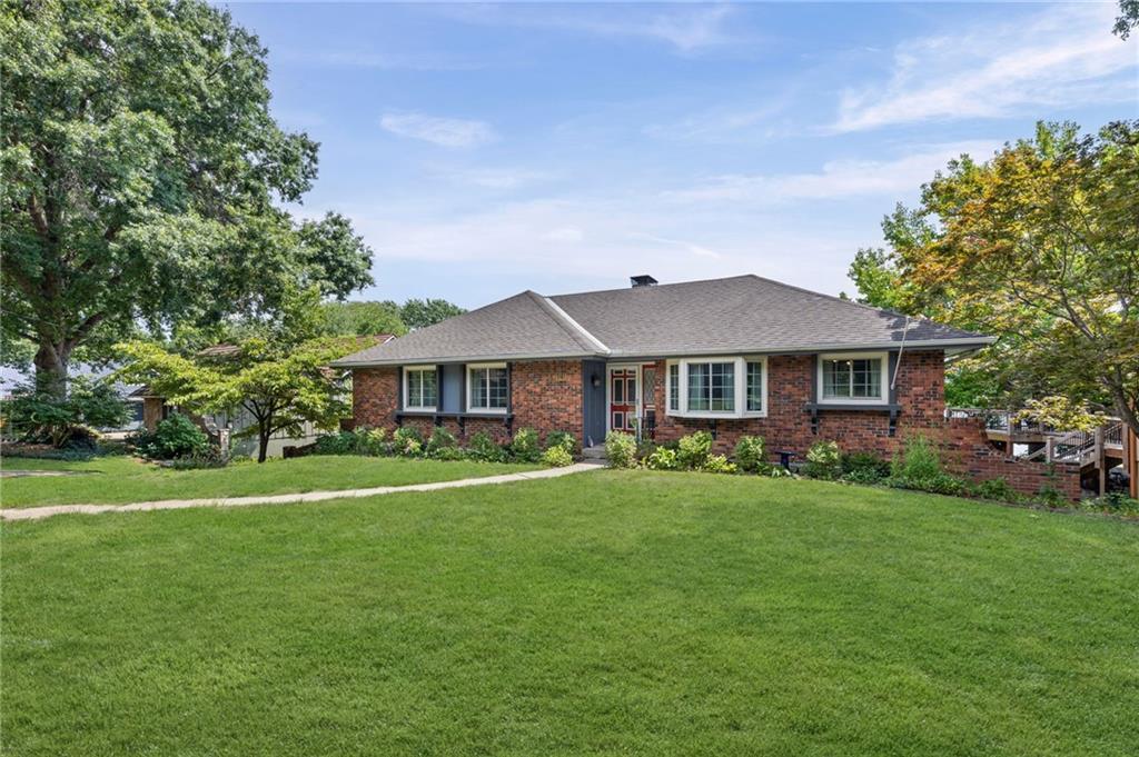 Photo of 6829 Lakeshore Drive