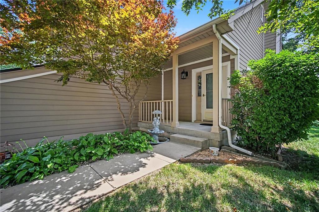 Photo 5 of 507 E 10th Street