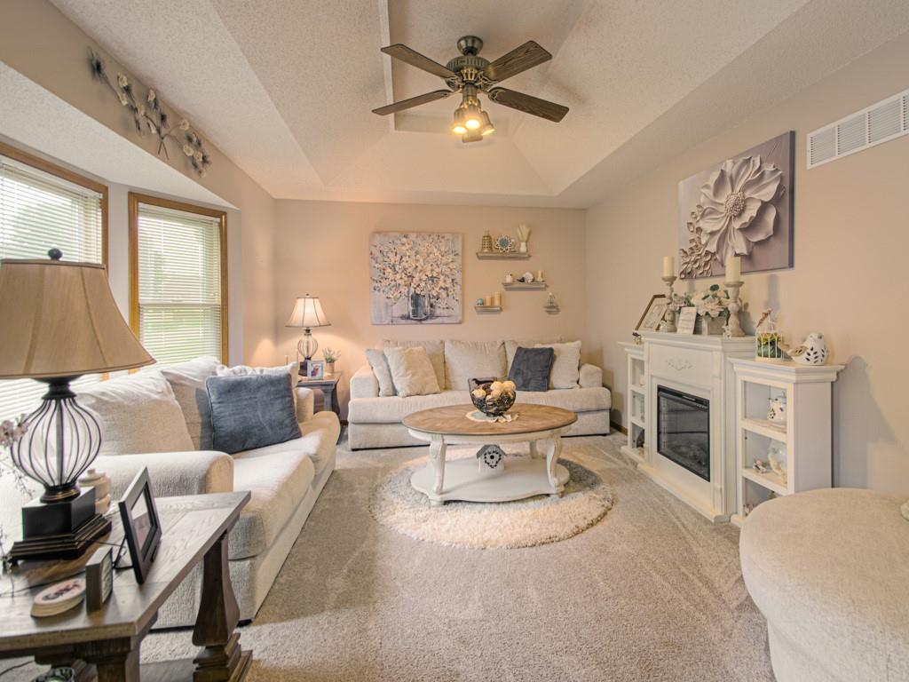 Photo 3 of 1200 Southcrest Drive