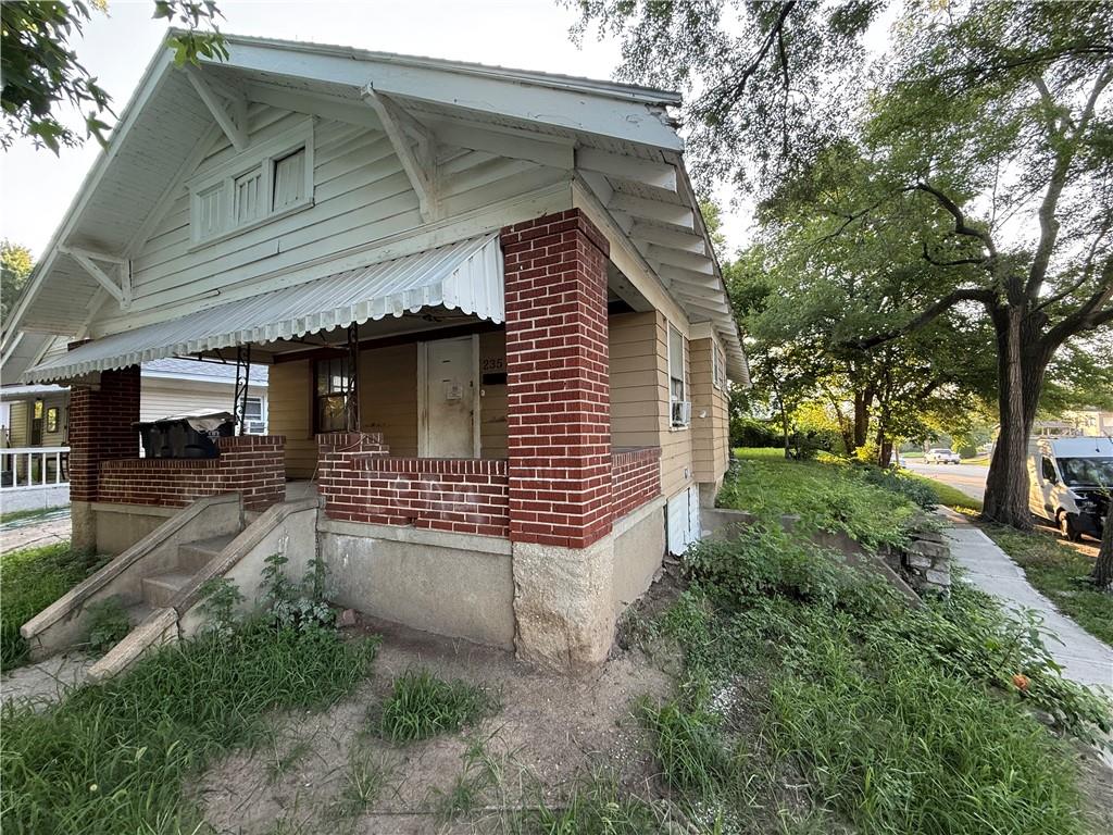 Photo 2 of 2351 Drury Avenue